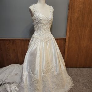 New Eden Bridals Wedding Gown Size 10 in Off-White